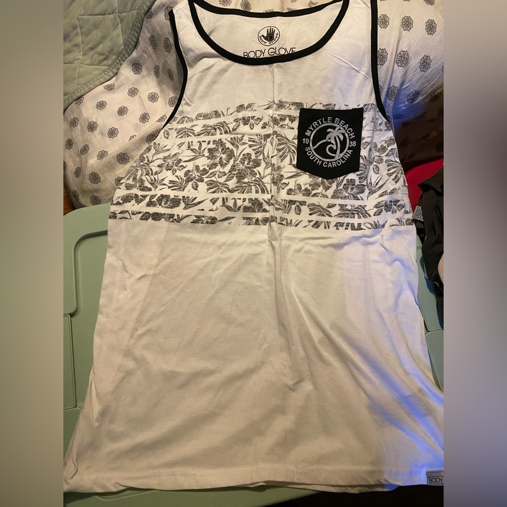 Body Glove Myrtle Beach tank top in white size mens XL.